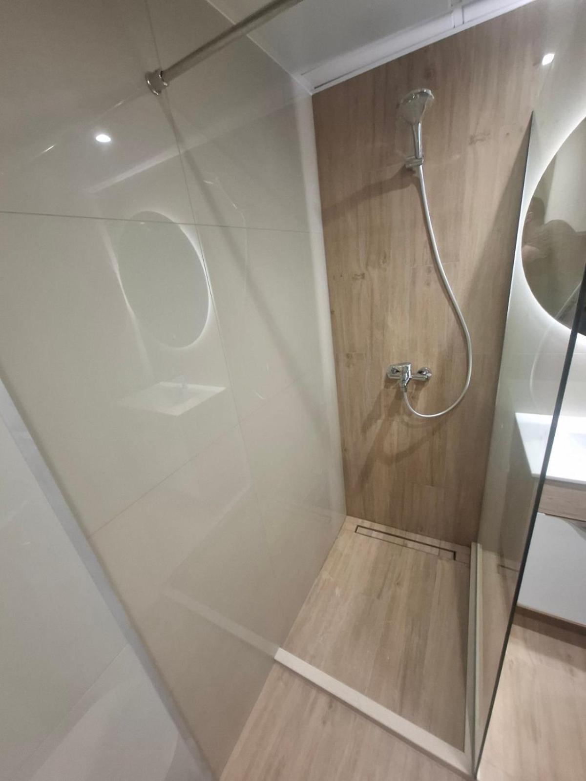 Apartman Lovely 1-bedroom In *